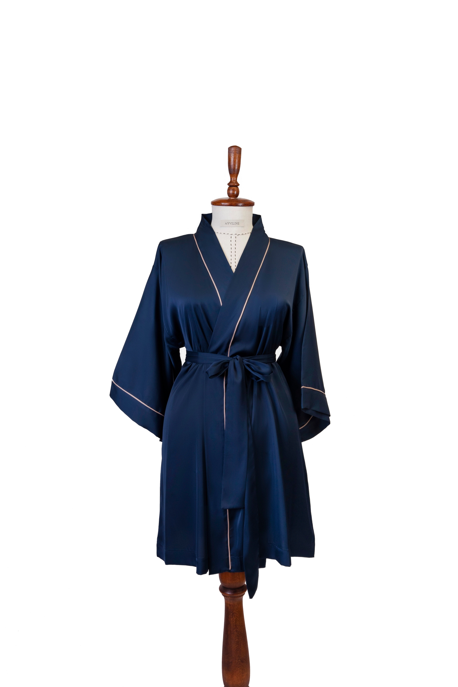 Silk robe in navy blue with light pink piping